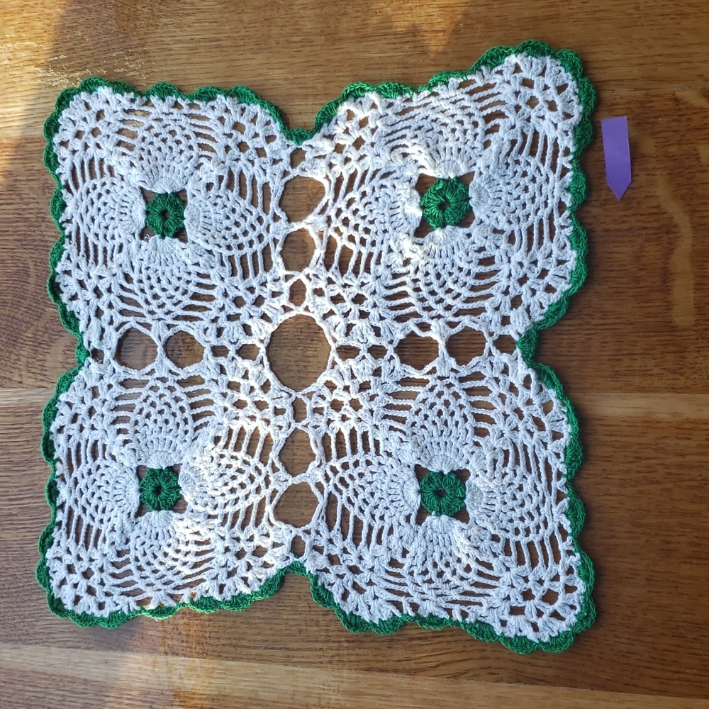 Handmade doili table square 1